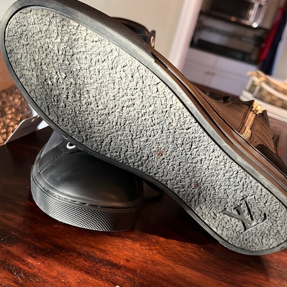 Bought off of Vessier for $300 side zipper tag missing price negotiable - Picture 3 of 4